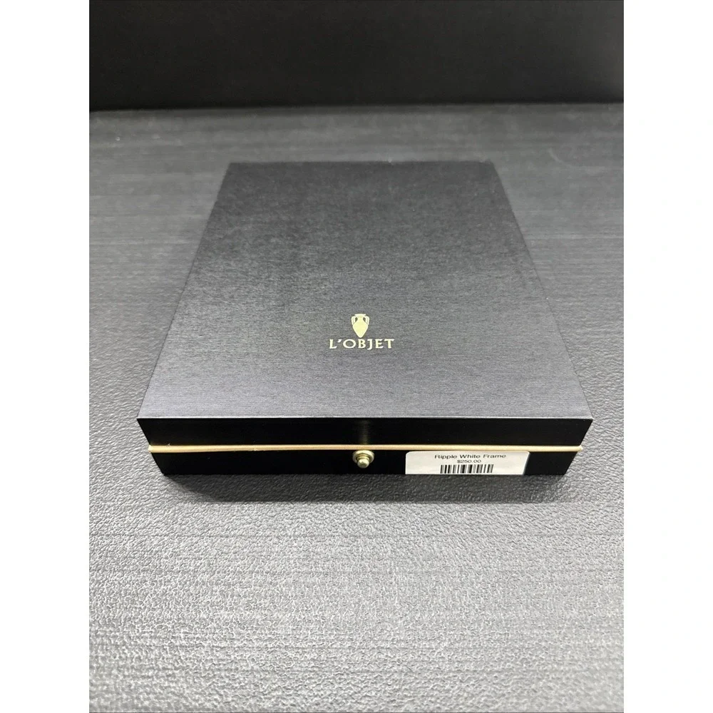 L'objet Empty Storage Gift Box (1666)